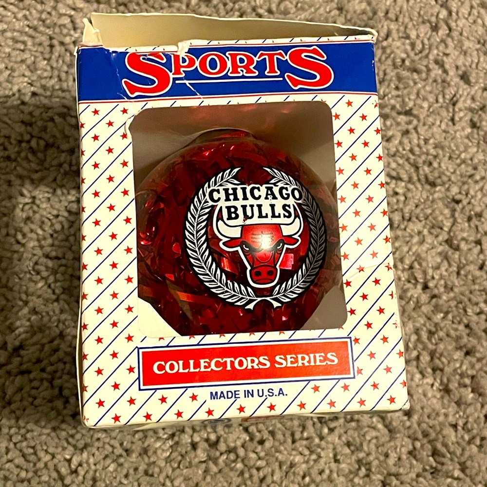 New Vintage Chicago Bulls Christmas Ornament